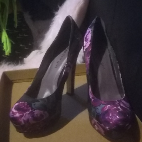 Madden Girl Heels - Picture 1 of 4